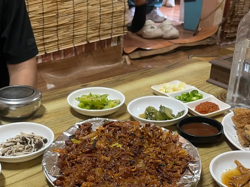 돼지 석쇠구이와 밑반찬