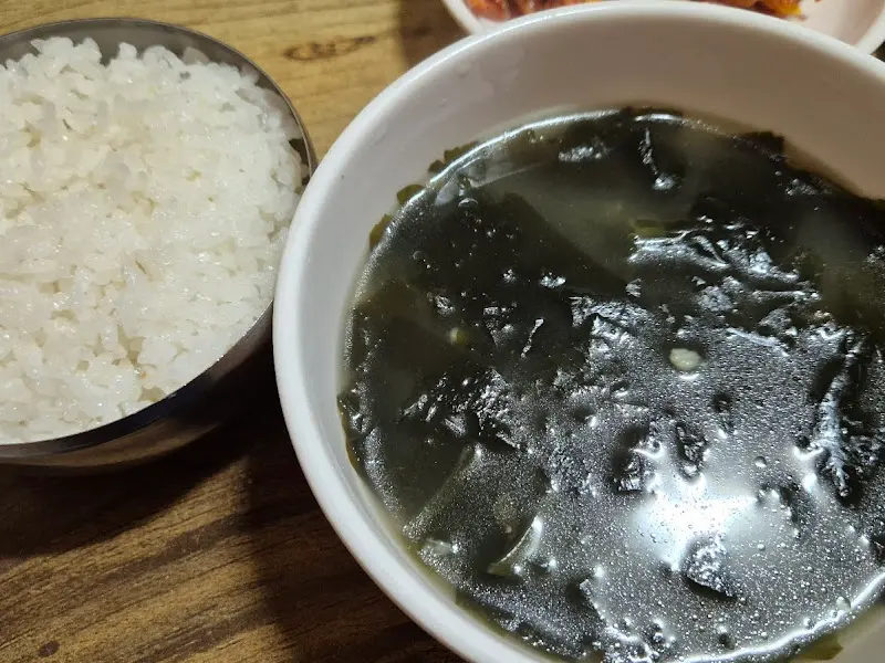 윤기가 흐르는 밥과 미역국