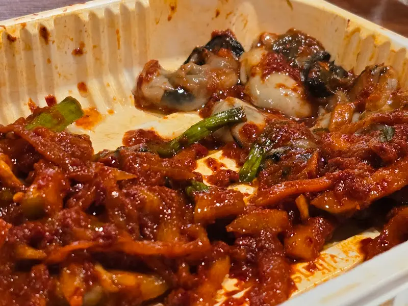 굴과 김치를 따로 먹어도 맛있다.