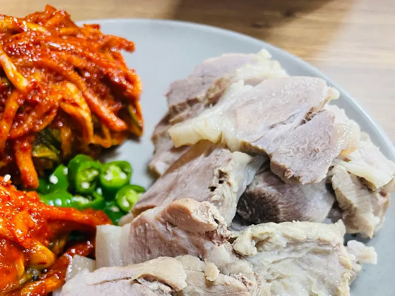 보쌈과 김치의 조화.