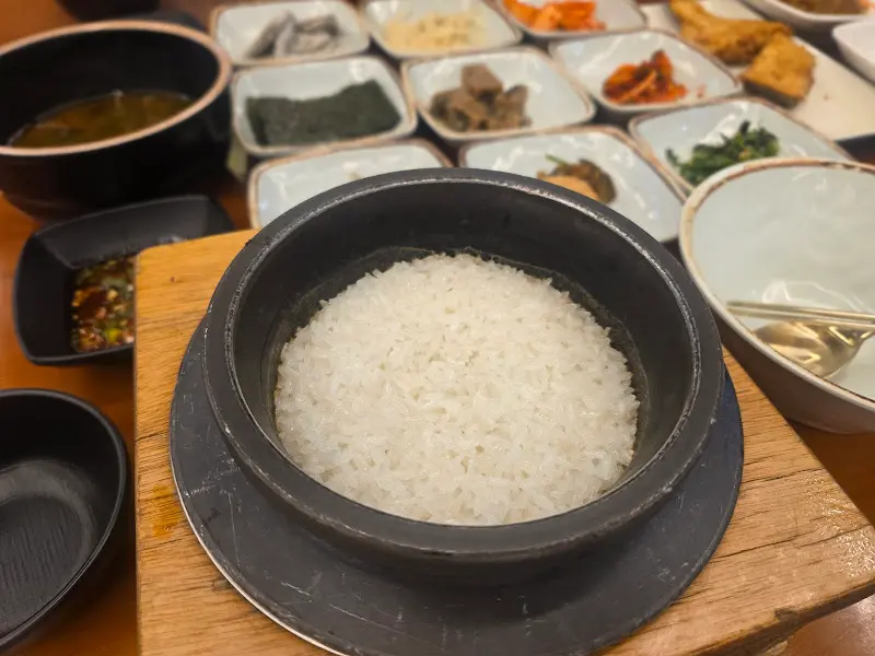 갓 지은 솥밥