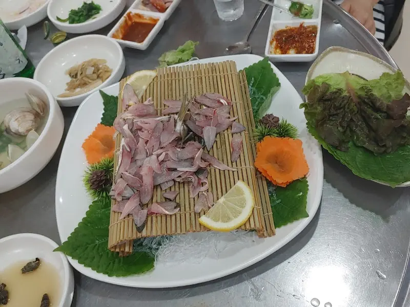 전어회 한 상 차림