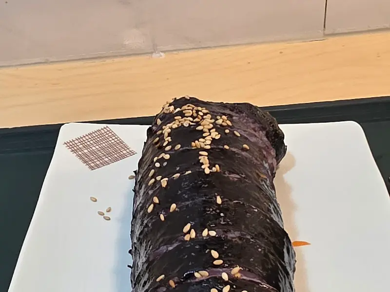 접시에 담긴 제육김밥