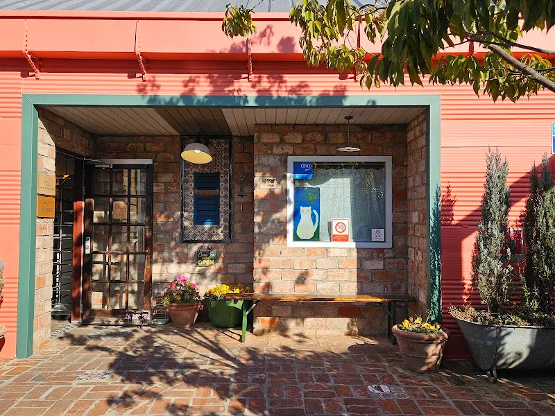 모리씨 빵가게 입구: 아기자기하게 꾸며져 있다.