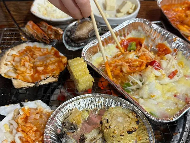 조개구이와 다양한 해산물