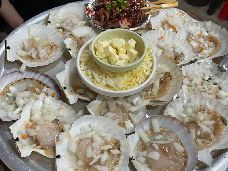 푸짐한 조개구이 한 상