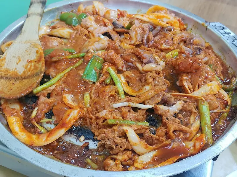 제육볶음과 쭈꾸미볶음