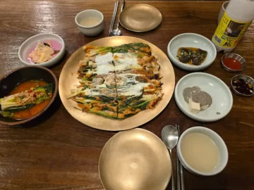 부산 동래, 100년 전통의 숨결이 느껴지는 동래할매파전에서 맛보는 지역 맛집의 깊은 풍미