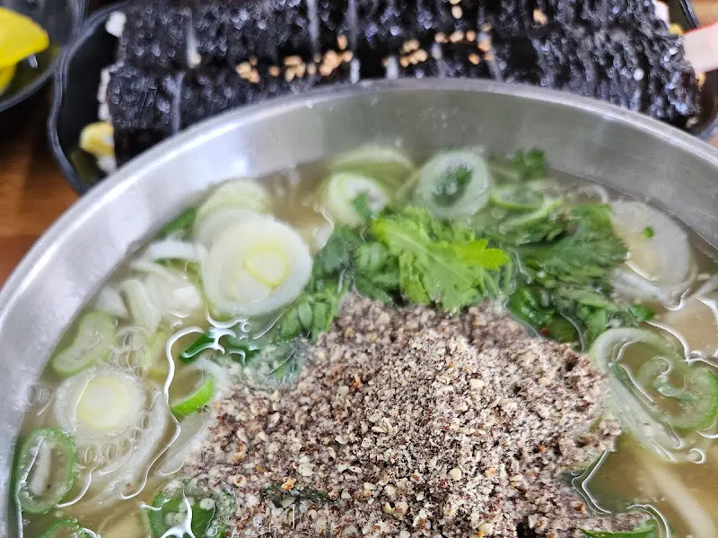 푸짐한 양의 손칼국수