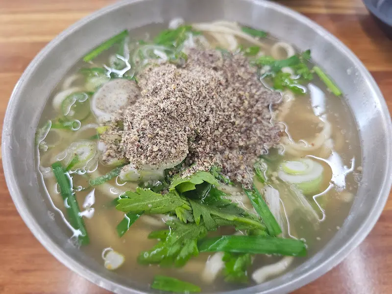 미소본 칼국수 내부