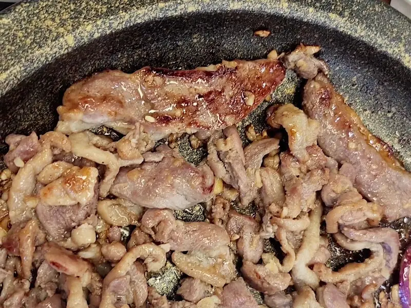 잘 구워진 오리고기