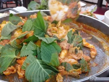 숨겨진 현지인 찐 맛집, 춘천 제일닭갈비막국수에서 맛보는 가성비 닭갈비 여행