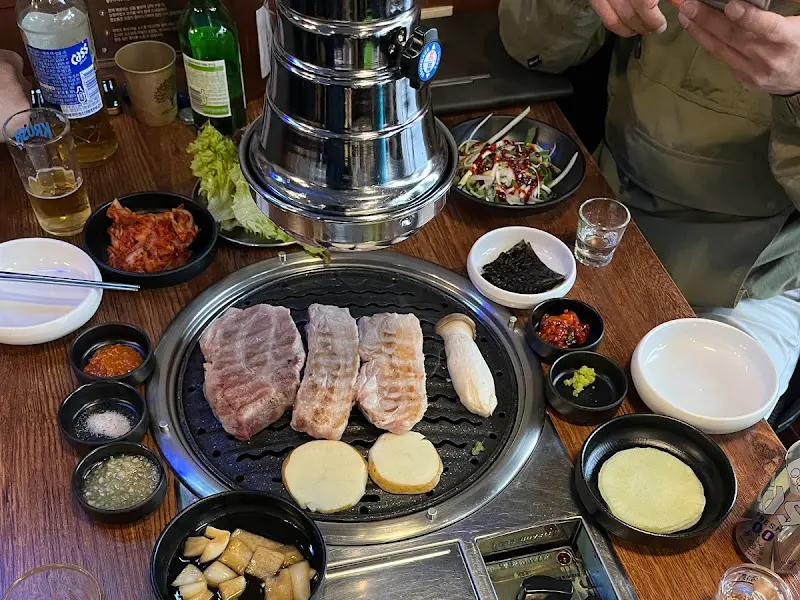 잘 차려진 고기 한 상