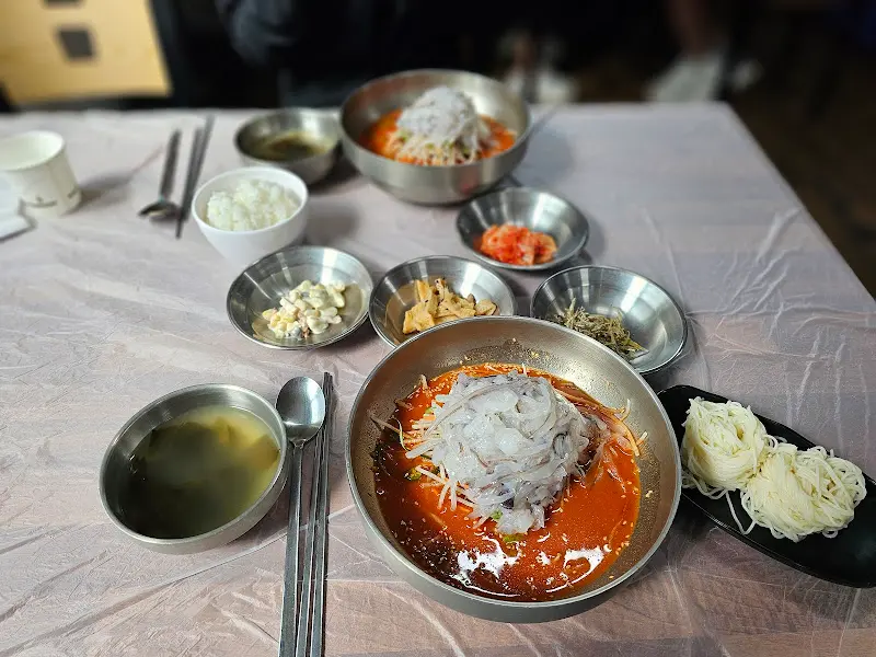 푸짐한 물회 한 상 차림