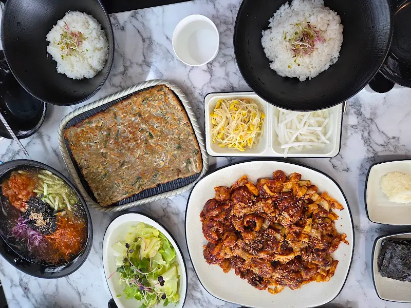 노릇노릇하게 구워진 부침개