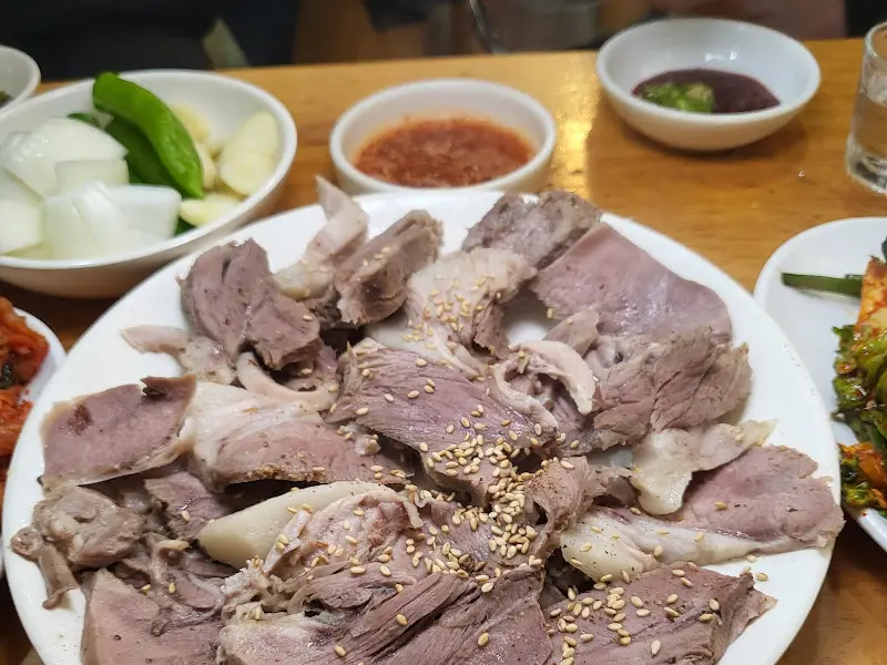 편육 한 상 차림