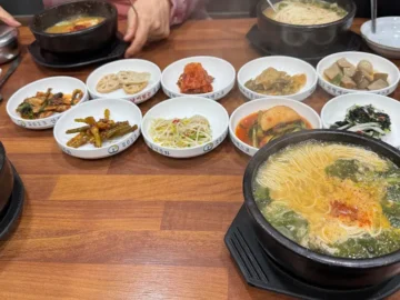 버드나무 아래 펼쳐진 산청의 맛, 어탕국수로 찾는 고향의 향수