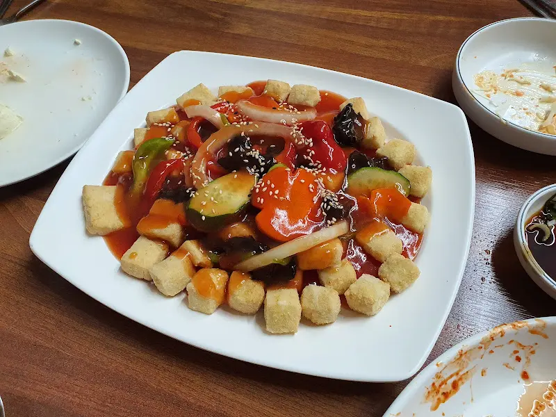 두부 탕수육의 먹음직스러운 모습