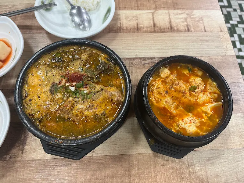갈비탕과 김치두부찌개