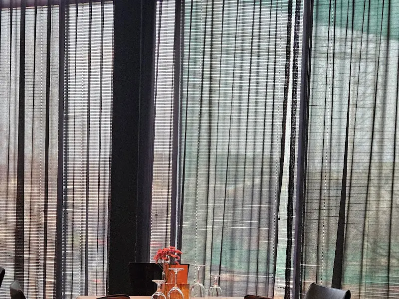 앙뜨레누보 창가 좌석에서 바라본 풍경