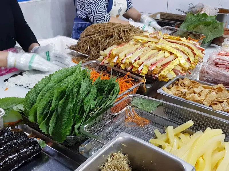 김밥 제조 모습