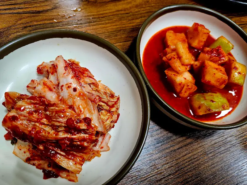 맛깔스러운 김치와 깍두기