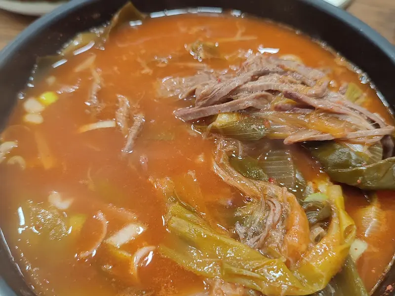 파와 고기가 듬뿍 들어간 육개장