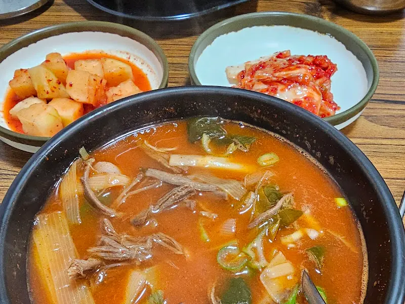 육개장과 김치, 깍두기 한 상 차림