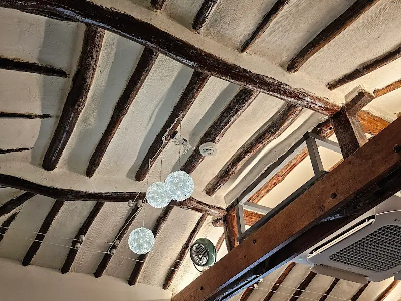 카페 천장 조명