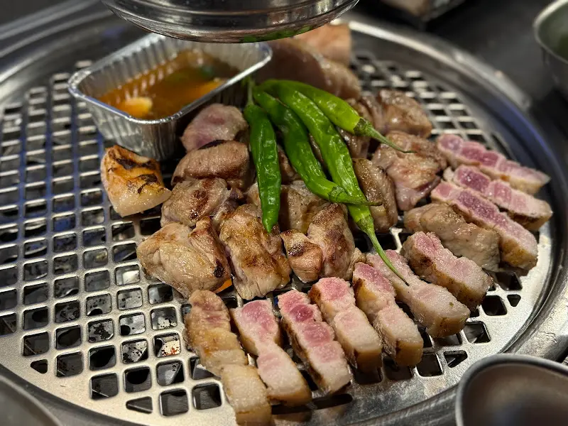 초벌구이된 오겹살, 목살, 한라백살