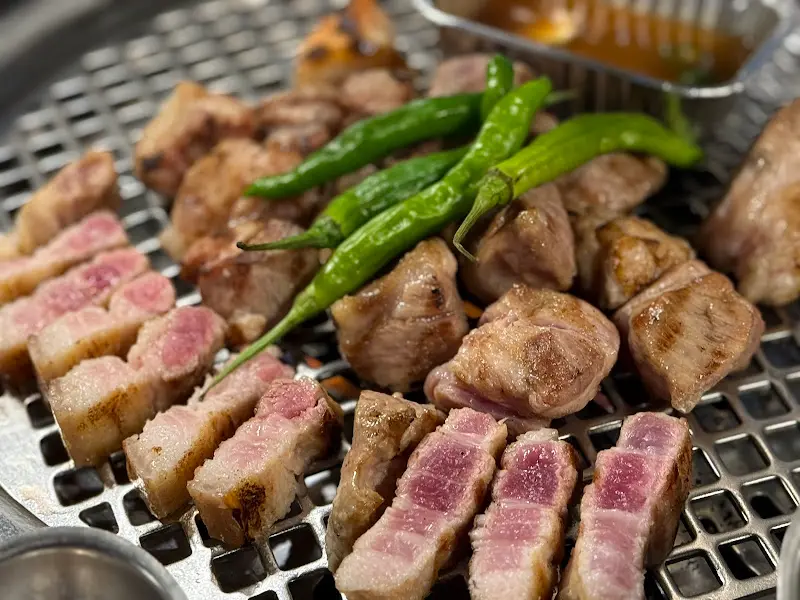 불판 위 고기 근접샷