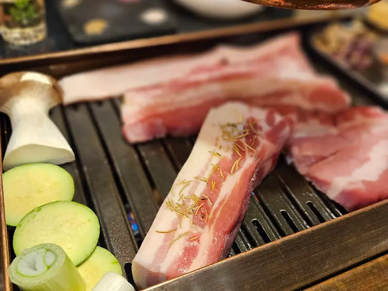 불판 위의 흑돼지