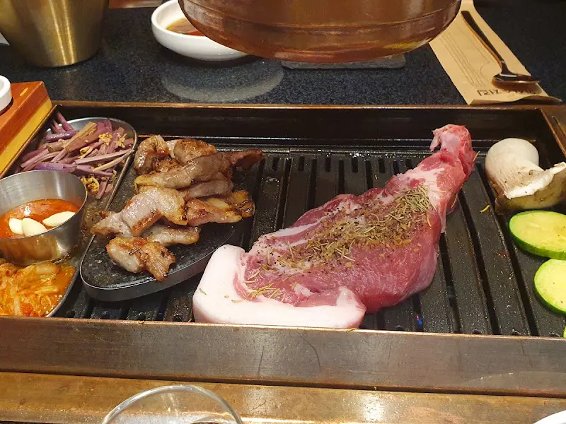 구워지는 흑돼지