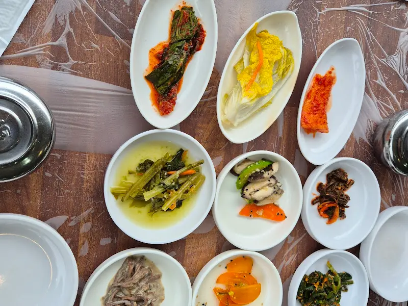 상록수의 푸짐한 밑반찬