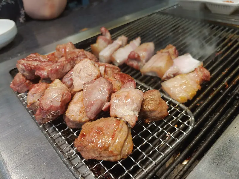 고기 굽는 모습