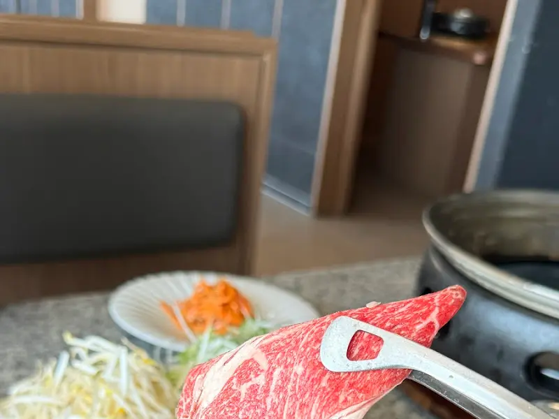 규우정 소고기 굽는 모습