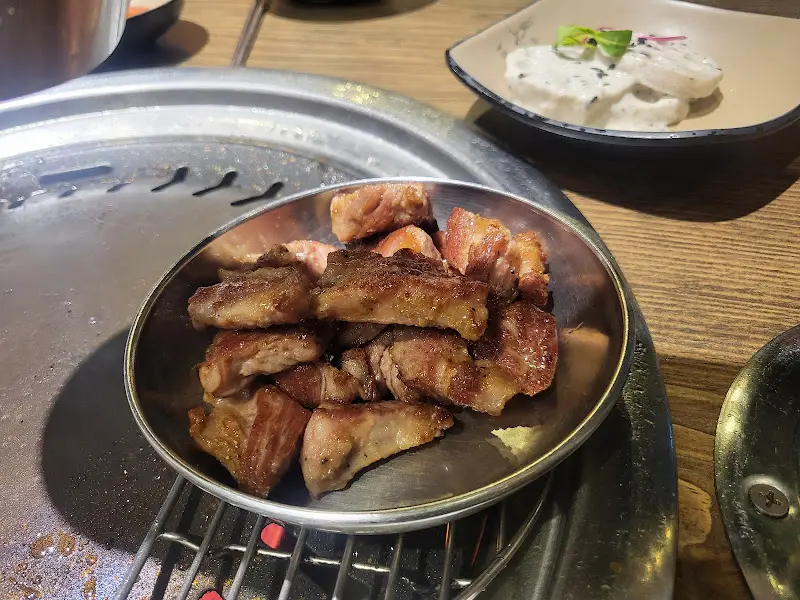 잘 구워진 고기