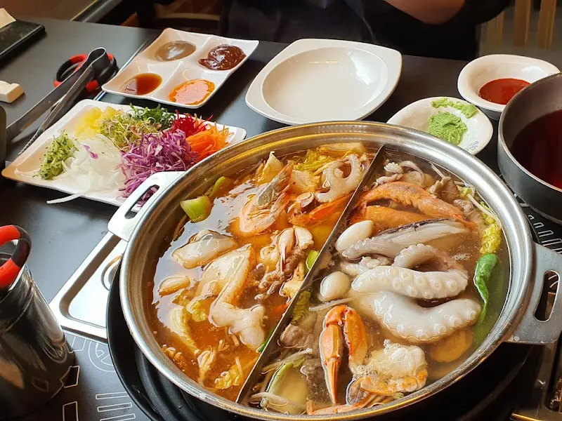 해산물이 듬뿍 들어간 샤브샤브