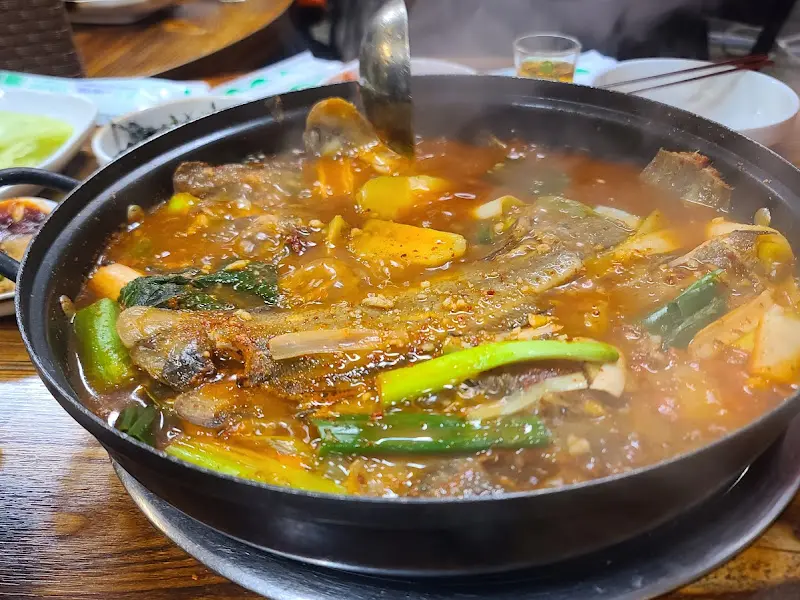 매콤한 양념이 밴 생선찜