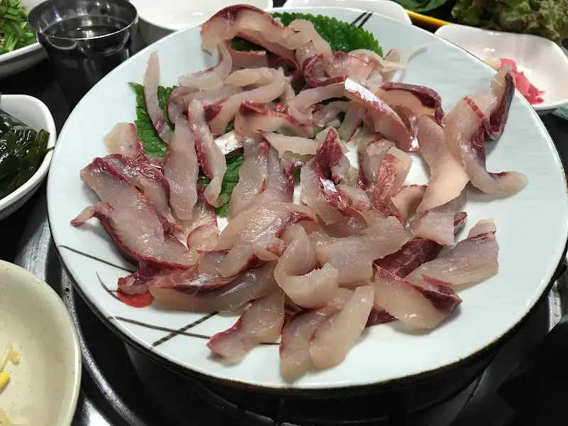 신선한 회 한 접시