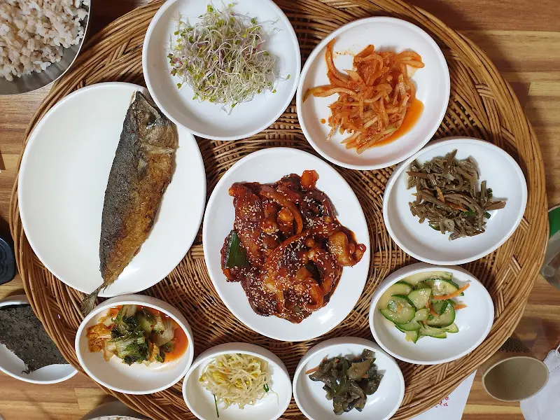 푸짐한 보리밥 정식 한상차림