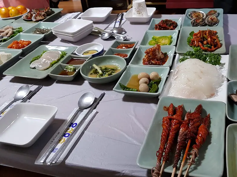 남도 한정식의 푸짐한 상차림