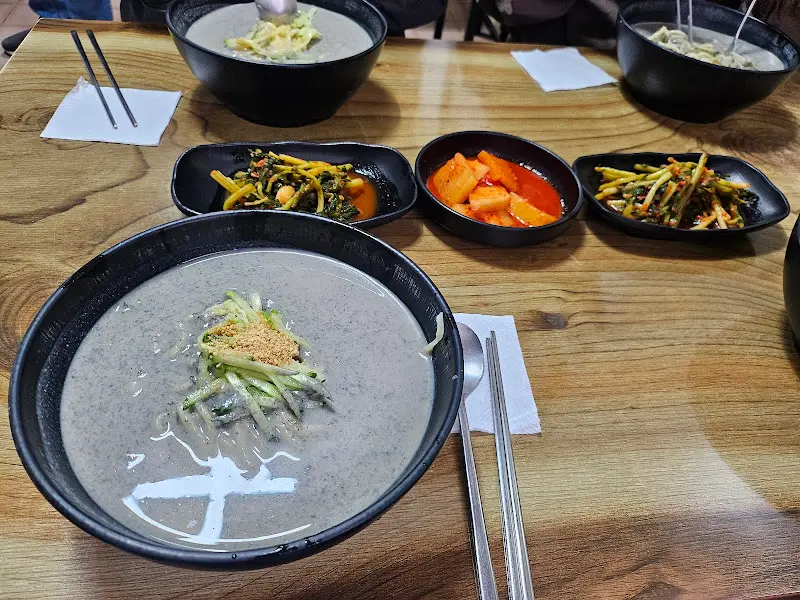 서리태 콩국수와 곁들임 반찬