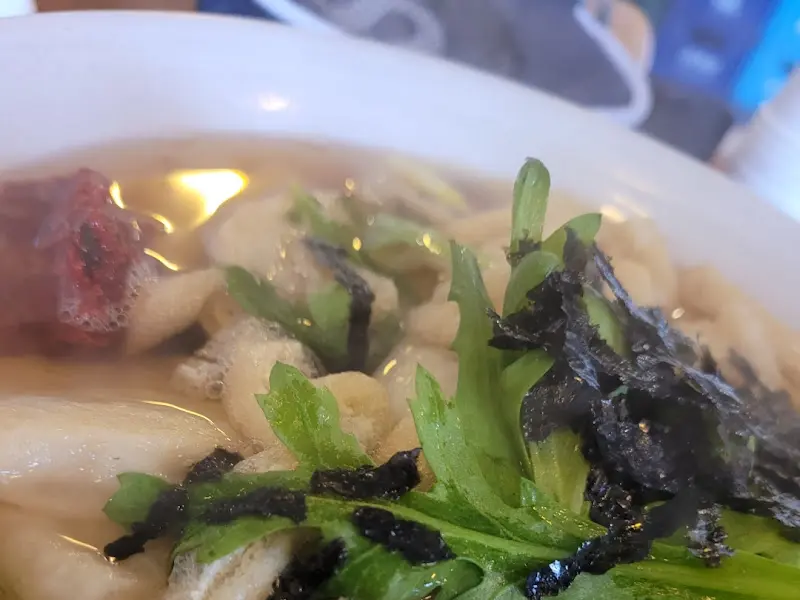 깊고 시원한 국물 맛이 일품인 각기우동