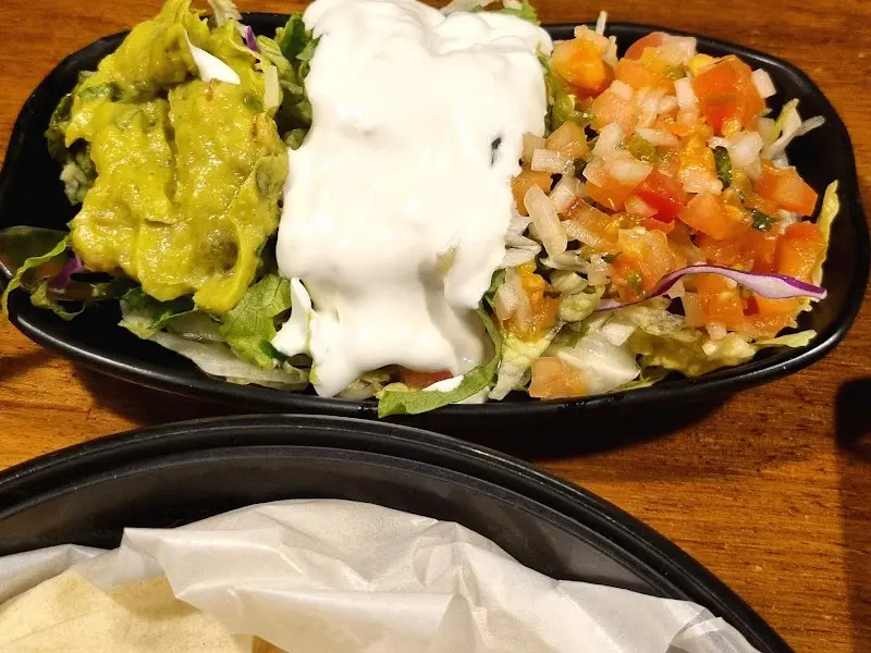 신선한 샐러드의 모습