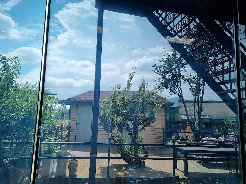 식당에서 바라본 하늘