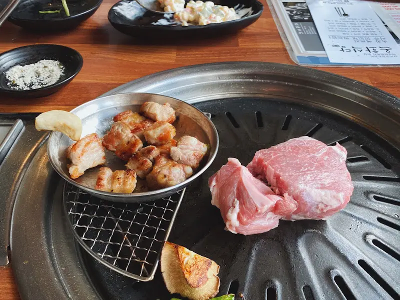 불판 위의 돼지갈비