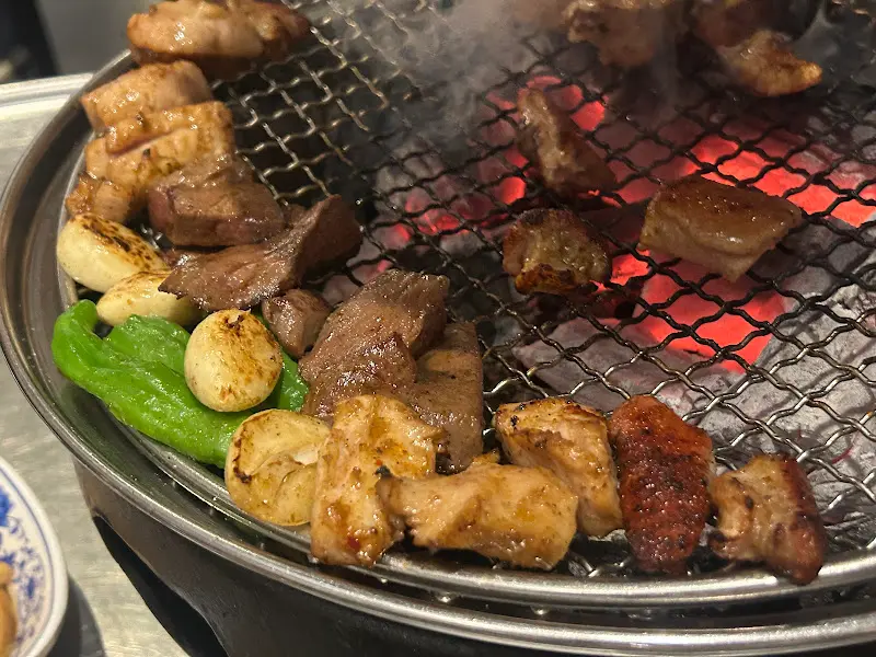 숯불 위에서 익어가는 곱창