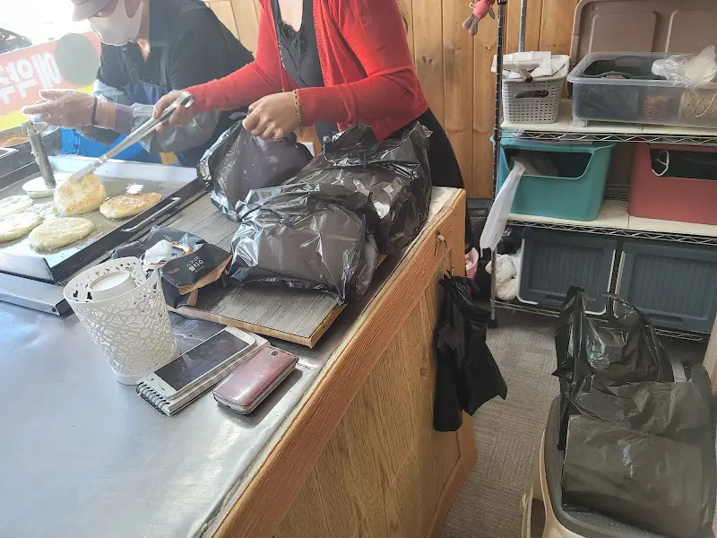 포장해가는 손님들