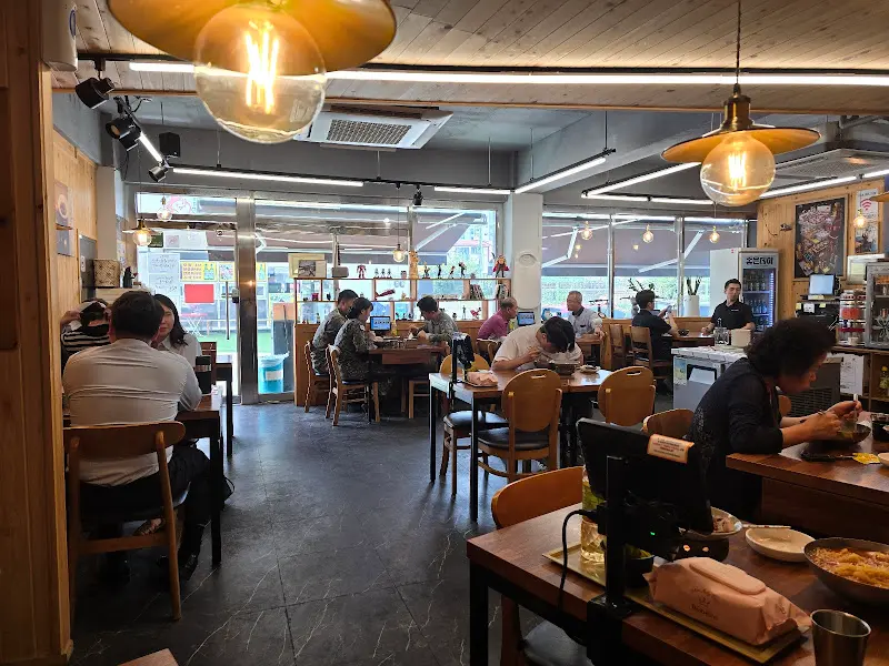 이창민 밀면 내부